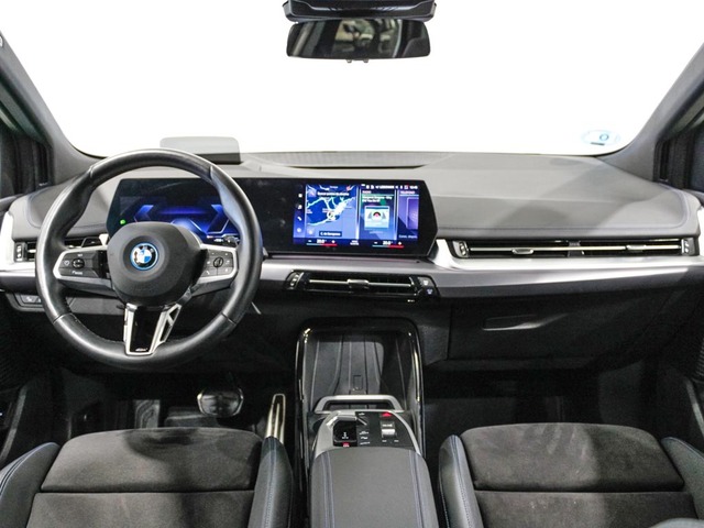 BMW Serie 2 225e Active Tourer color Blanco. Año 2022. 180KW(245CV). Híbrido Electro/Gasolina. En concesionario Barcelona Premium -- GRAN VIA de Barcelona