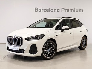 Fotos de BMW Serie 2 225e Active Tourer color Blanco. Año 2022. 180KW(245CV). Híbrido Electro/Gasolina. En concesionario Barcelona Premium -- GRAN VIA de Barcelona