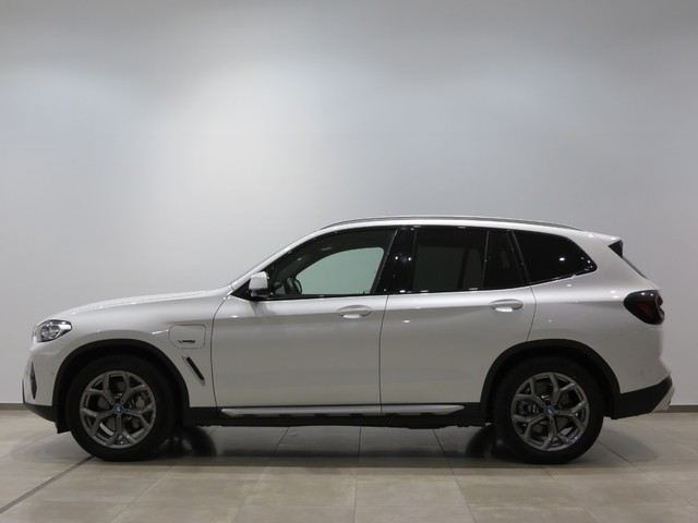 BMW X3 xDrive30e color Blanco. Año 2022. 215KW(292CV). Híbrido Electro/Gasolina. En concesionario DIGITAL Automoviles Fersan, S.A. de Alicante