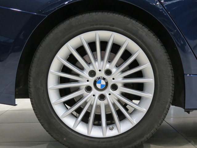 BMW Serie 3 320d Touring color Azul. Año 2018. 140KW(190CV). Diésel. En concesionario GANDIA Automoviles Fersan, S.A. de Valencia
