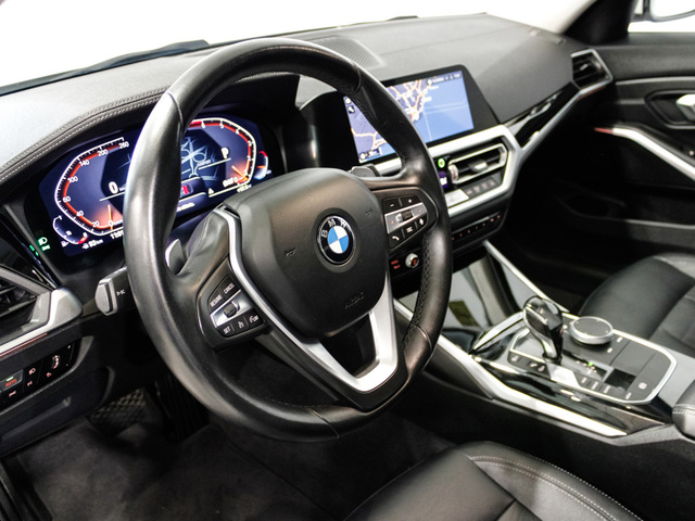 BMW Serie 3 320i color Blanco. Año 2020. 135KW(184CV). Gasolina. En concesionario Barcelona Premium -- GRAN VIA de Barcelona