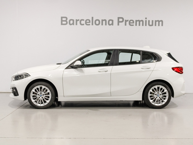BMW Serie 1 116d color Blanco. Año 2020. 85KW(116CV). Diésel. En concesionario Barcelona Premium -- GRAN VIA de Barcelona