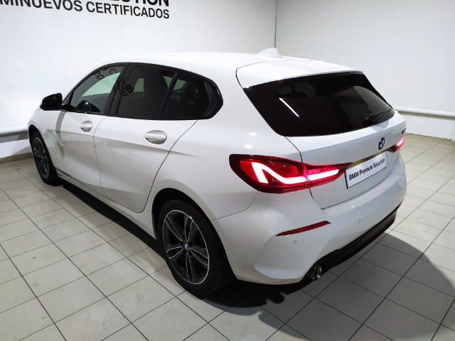 BMW Serie 1 116d color Blanco. Año 2020. 85KW(116CV). Diésel. En concesionario Hispamovil Elche de Alicante