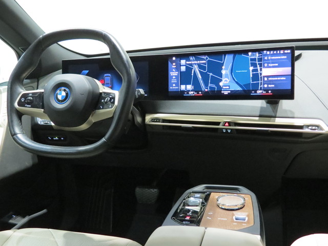 BMW iX xDrive40 color Negro. Año 2022. 240KW(326CV). Eléctrico. En concesionario GANDIA Automoviles Fersan, S.A. de Valencia