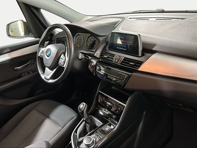 BMW Serie 2 218d Active Tourer color Blanco. Año 2020. 110KW(150CV). Diésel. En concesionario San Pablo Motor | Su Eminencia de Sevilla