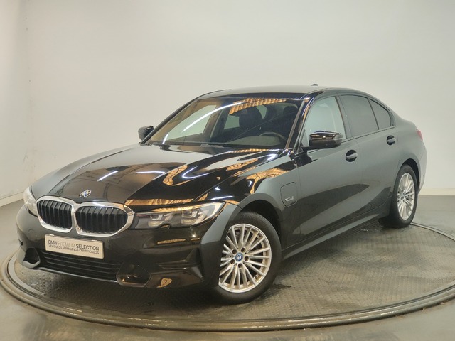 BMW Serie 3 320e color Negro. Año 2022. 150KW(204CV). Híbrido Electro/Gasolina. En concesionario Proa Premium Palma de Baleares