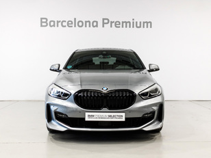 Fotos de BMW Serie 1 118d color Gris. Año 2023. 110KW(150CV). Diésel. En concesionario Barcelona Premium -- GRAN VIA de Barcelona