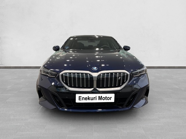 BMW i5 eDrive40 color Azul. Año 2024. 250KW(340CV). Eléctrico. En concesionario Enekuri Motor de Vizcaya