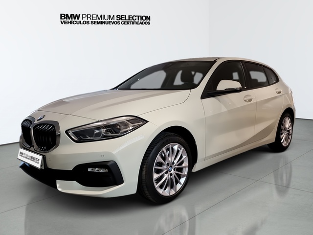 BMW Serie 1 118i color Blanco. Año 2023. 103KW(140CV). Gasolina. En concesionario Automotor Premium Marbella - Málaga de Málaga