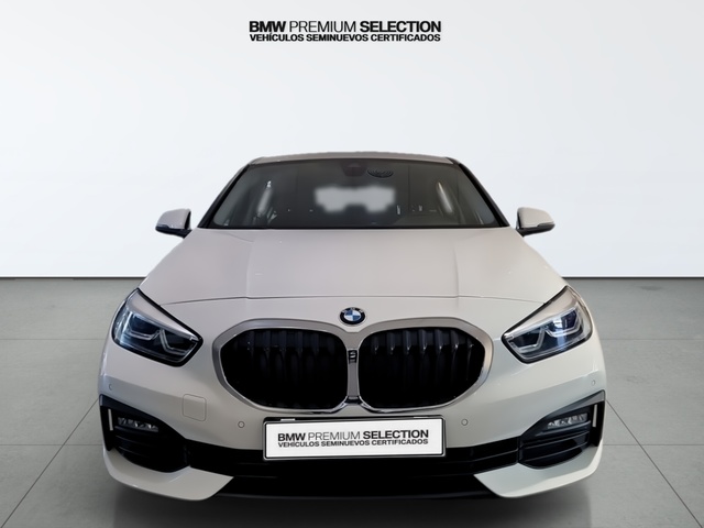 BMW Serie 1 118i color Blanco. Año 2023. 103KW(140CV). Gasolina. En concesionario Automotor Premium Marbella - Málaga de Málaga