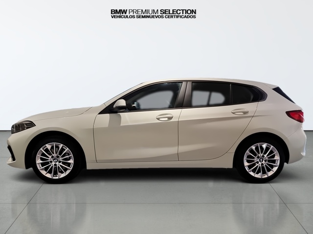 BMW Serie 1 118i color Blanco. Año 2023. 103KW(140CV). Gasolina. En concesionario Automotor Premium Marbella - Málaga de Málaga