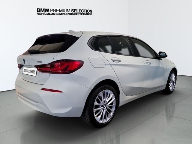 BMW Serie 1 118i color Blanco. Año 2023. 103KW(140CV). Gasolina. En concesionario Automotor Premium Marbella - Málaga de Málaga