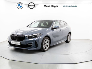 Fotos de BMW Serie 1 118d color Gris. Año 2023. 110KW(150CV). Diésel. En concesionario Móvil Begar Alicante de Alicante