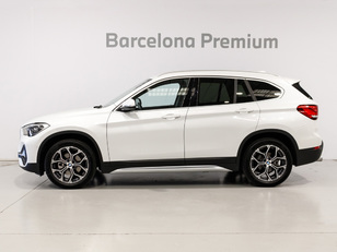 Fotos de BMW X1 sDrive18i color Blanco. Año 2022. 103KW(140CV). Gasolina. En concesionario Barcelona Premium -- GRAN VIA de Barcelona