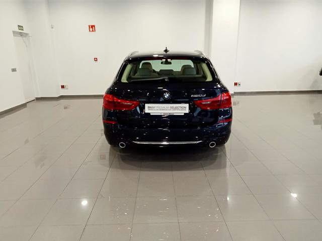 BMW Serie 5 520d Touring color Azul. Año 2019. 140KW(190CV). Diésel. En concesionario Mandel Motor Badajoz de Badajoz