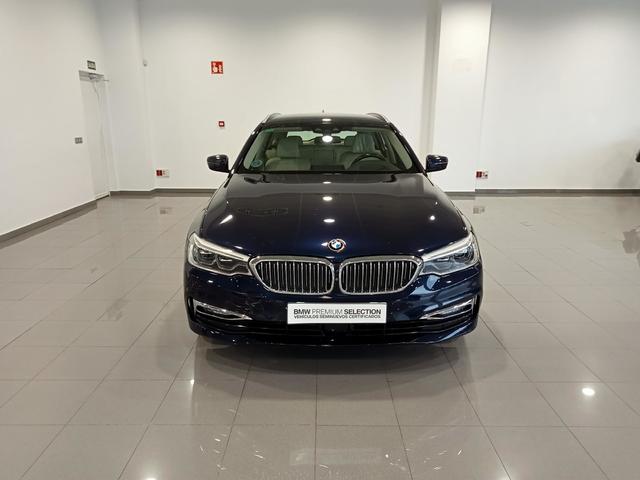 BMW Serie 5 520d Touring color Azul. Año 2019. 140KW(190CV). Diésel. En concesionario Mandel Motor Badajoz de Badajoz