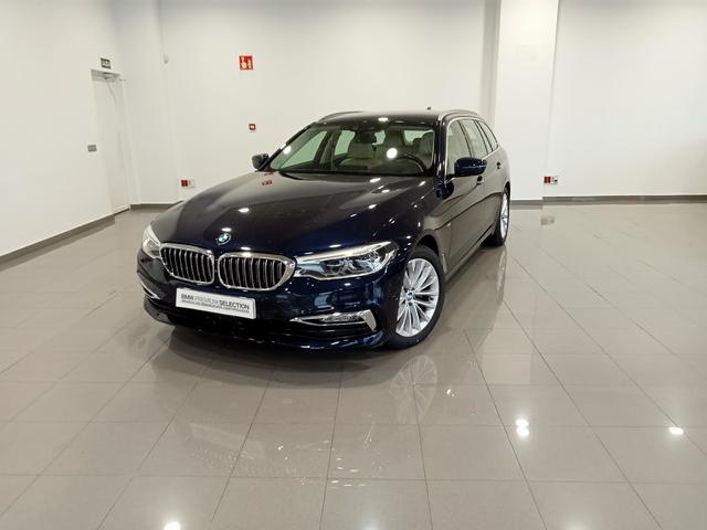 BMW Serie 5 520d Touring color Azul. Año 2019. 140KW(190CV). Diésel. En concesionario Mandel Motor Badajoz de Badajoz