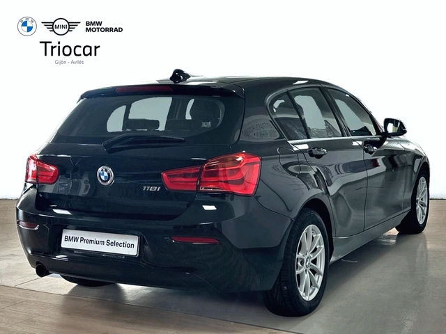 BMW Serie 1 118i color Negro. Año 2018. 100KW(136CV). Gasolina. En concesionario Triocar Gijón (Bmw y Mini) de Asturias