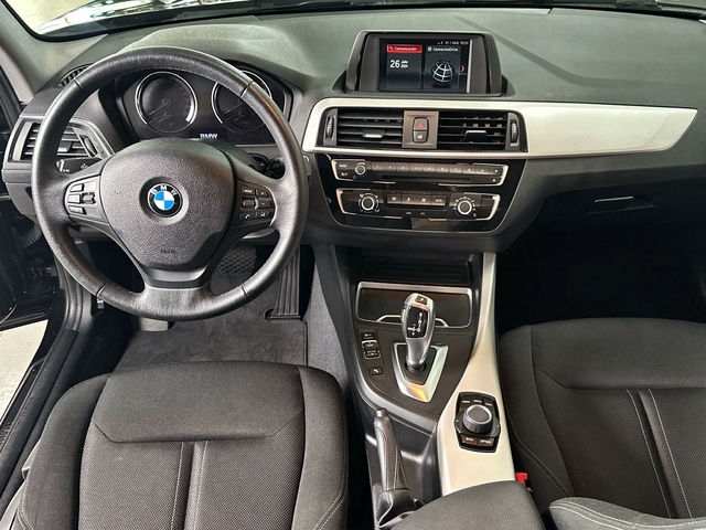 BMW Serie 1 118i color Negro. Año 2018. 100KW(136CV). Gasolina. En concesionario Triocar Gijón (Bmw y Mini) de Asturias