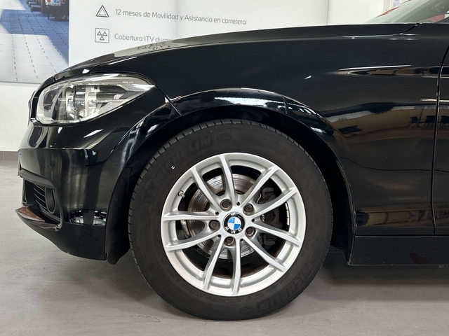 BMW Serie 1 118i color Negro. Año 2018. 100KW(136CV). Gasolina. En concesionario Triocar Gijón (Bmw y Mini) de Asturias