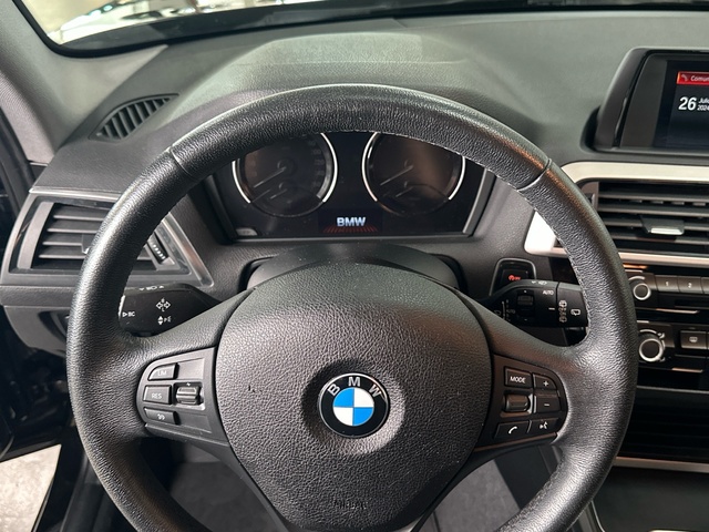 BMW Serie 1 118i color Negro. Año 2018. 100KW(136CV). Gasolina. En concesionario Triocar Gijón (Bmw y Mini) de Asturias