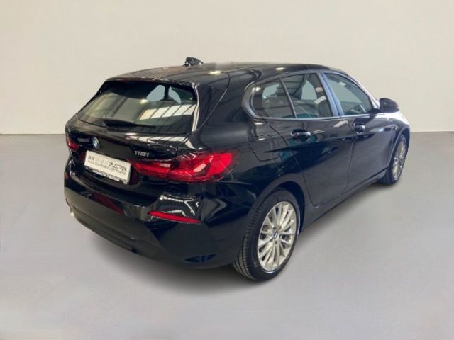 BMW Serie 1 118i color Negro. Año 2022. 103KW(140CV). Gasolina. En concesionario Automotor Premium Viso - Málaga de Málaga