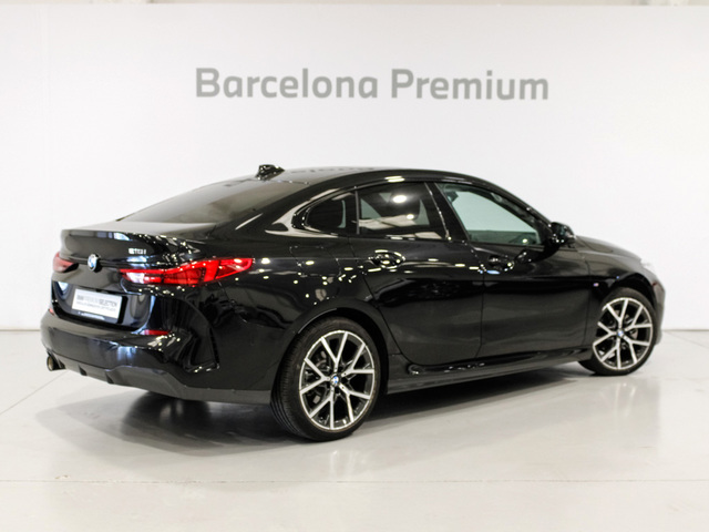 BMW Serie 2 218i Gran Coupe color Negro. Año 2023. 103KW(140CV). Gasolina. En concesionario Barcelona Premium -- GRAN VIA de Barcelona