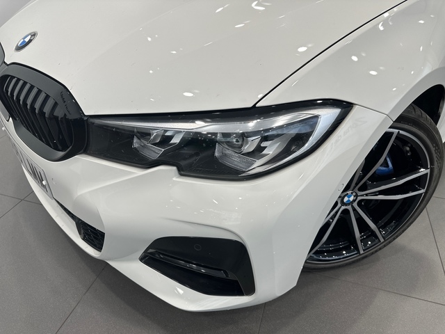 BMW Serie 3 330i color Blanco. Año 2021. 190KW(258CV). Gasolina. En concesionario Enekuri Motor de Vizcaya