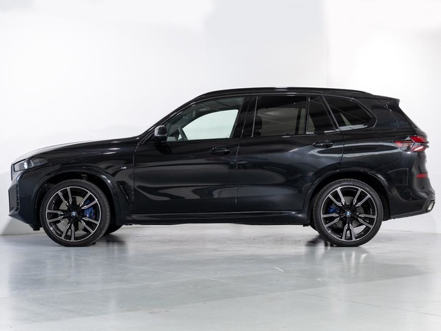 BMW X5 xDrive40d color Negro. Año 2024. 259KW(352CV). Diésel. En concesionario Oliva Motor Girona de Girona