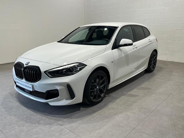 BMW Serie 1 118i color Blanco. Año 2021. 103KW(140CV). Gasolina. En concesionario MOTOR MUNICH S.A.U  - Terrassa de Barcelona