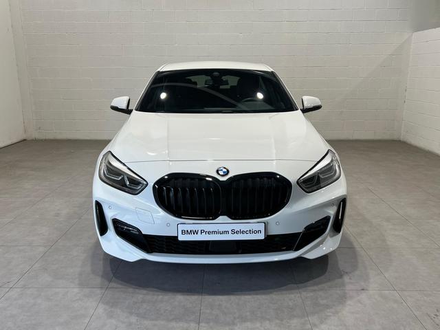 BMW Serie 1 118i color Blanco. Año 2021. 103KW(140CV). Gasolina. En concesionario MOTOR MUNICH S.A.U  - Terrassa de Barcelona