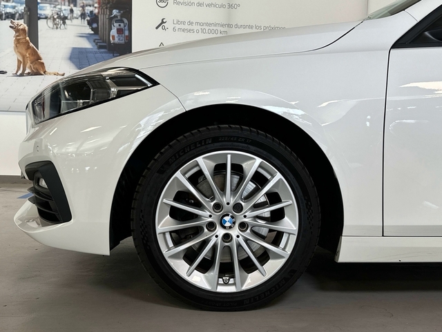 BMW Serie 1 118i color Blanco. Año 2019. 103KW(140CV). Gasolina. En concesionario Triocar Gijón (Bmw y Mini) de Asturias