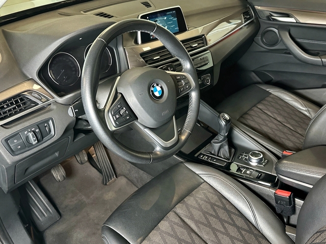 BMW X1 sDrive18d color Gris. Año 2018. 110KW(150CV). Diésel. En concesionario Triocar Gijón (Bmw y Mini) de Asturias