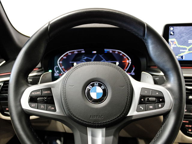 BMW Serie 5 520d color Gris. Año 2023. 140KW(190CV). Diésel. En concesionario Barcelona Premium -- GRAN VIA de Barcelona