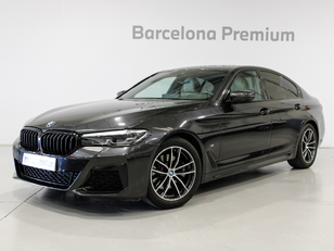 Fotos de BMW Serie 5 520d color Gris. Año 2023. 140KW(190CV). Diésel. En concesionario Barcelona Premium -- GRAN VIA de Barcelona