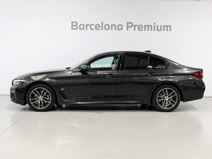 Fotos de BMW Serie 5 520d color Gris. Año 2023. 140KW(190CV). Diésel. En concesionario Barcelona Premium -- GRAN VIA de Barcelona