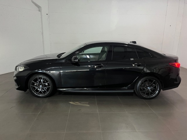 BMW Serie 2 218i Gran Coupe color Negro. Año 2022. 103KW(140CV). Gasolina. En concesionario Amiocar S.A. de Coruña