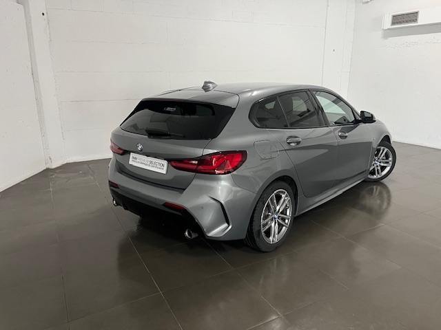 BMW Serie 1 118d color Gris. Año 2022. 110KW(150CV). Diésel. En concesionario Amiocar S.A. de Coruña