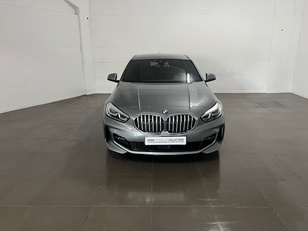 Fotos de BMW Serie 1 118d color Gris. Año 2022. 110KW(150CV). Diésel. En concesionario Amiocar S.A. de Coruña