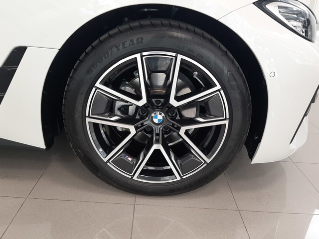 BMW Serie 4 420d Gran Coupe color Blanco. Año 2023. 140KW(190CV). Diésel. En concesionario Automoviles Bertolin S.L. de Valencia