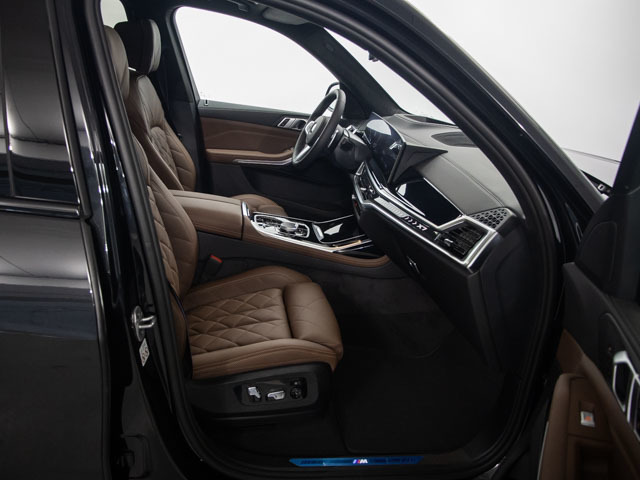 BMW X7 xDrive40d color Negro. Año 2024. 259KW(352CV). Diésel. En concesionario Fuenteolid de Valladolid