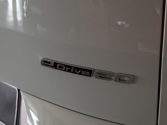 BMW iX2 eDrive20 color Blanco. Año 2024. 150KW(204CV). Eléctrico. En concesionario Fuenteolid de Valladolid