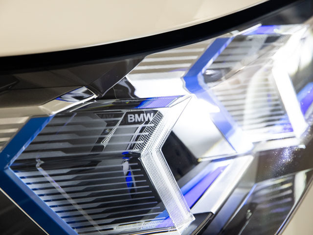 BMW iX2 eDrive20 color Blanco. Año 2024. 150KW(204CV). Eléctrico. En concesionario Fuenteolid de Valladolid