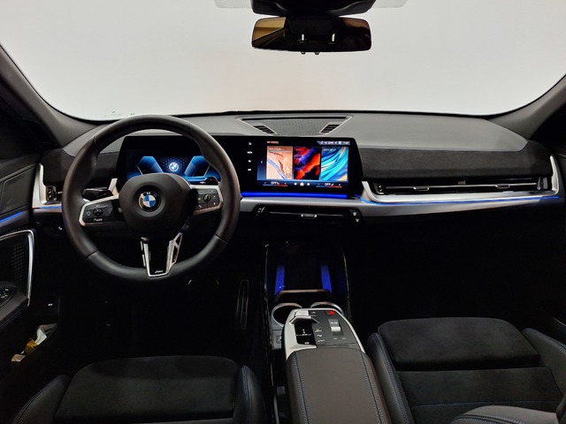 BMW iX2 xDrive30 color Blanco. Año 2024. 230KW(313CV). Eléctrico. En concesionario Tormes Motor de Salamanca