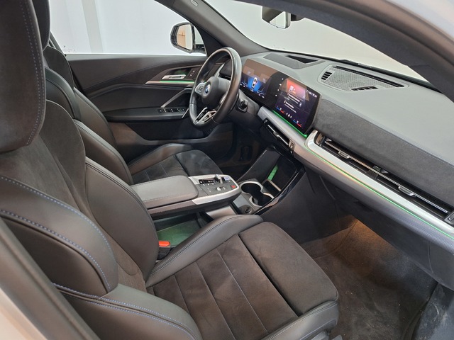 BMW iX2 xDrive30 color Blanco. Año 2024. 230KW(313CV). Eléctrico. En concesionario Tormes Motor de Salamanca