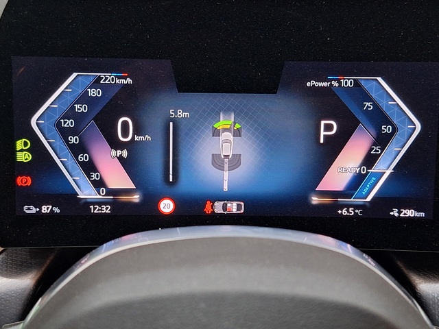 BMW iX2 xDrive30 color Blanco. Año 2024. 230KW(313CV). Eléctrico. En concesionario Tormes Motor de Salamanca