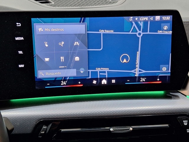 BMW iX2 xDrive30 color Blanco. Año 2024. 230KW(313CV). Eléctrico. En concesionario Tormes Motor de Salamanca