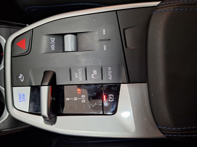 BMW iX2 xDrive30 color Blanco. Año 2024. 230KW(313CV). Eléctrico. En concesionario Tormes Motor de Salamanca