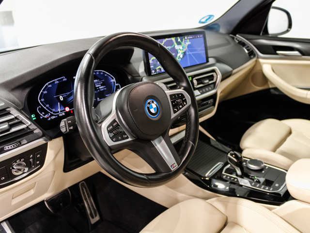 BMW X3 xDrive30e color Gris. Año 2022. 215KW(292CV). Híbrido Electro/Gasolina. En concesionario Barcelona Premium -- GRAN VIA de Barcelona