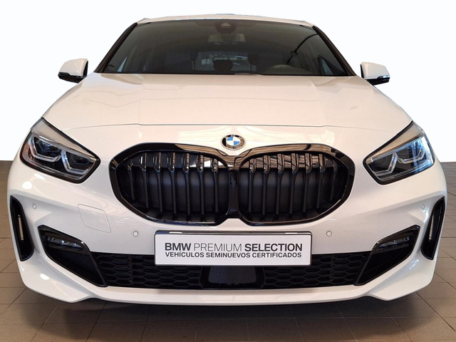 BMW Serie 1 118i color Blanco. Año 2022. 103KW(140CV). Gasolina. En concesionario Automóviles Oviedo S.A. de Asturias